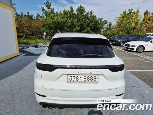 Porsche Cayenne 2019 — Photo 7/20