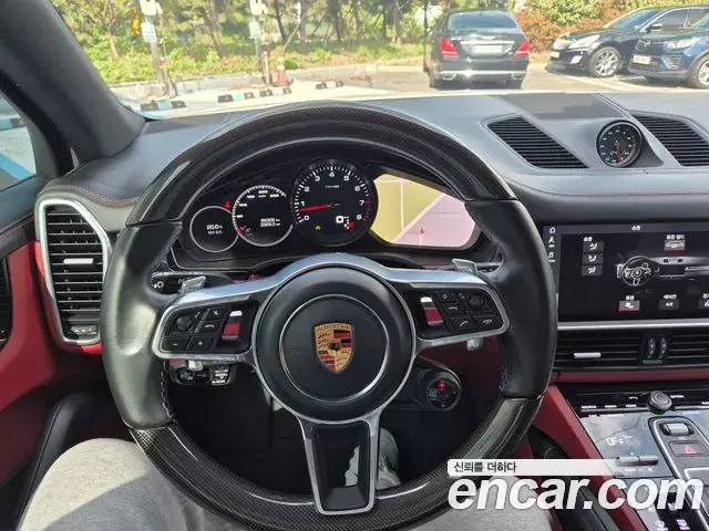 Porsche Cayenne 2019 — Photo 2/20