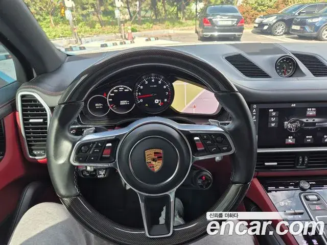 Porsche Cayenne 2019 — Photo 8/20