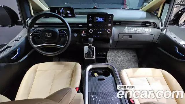 Hyundai Staria 2022 — Photo 17/20