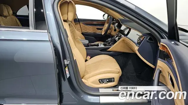 Bentley Flying Spur 2021 — Фото 11/20