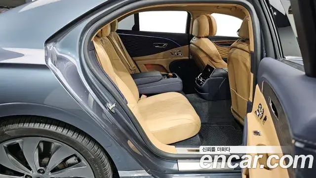 Bentley Flying Spur 2021 — Фото 12/20