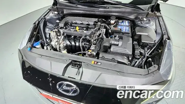 Hyundai The New Avante Hybrid 2020 — Photo 4/20