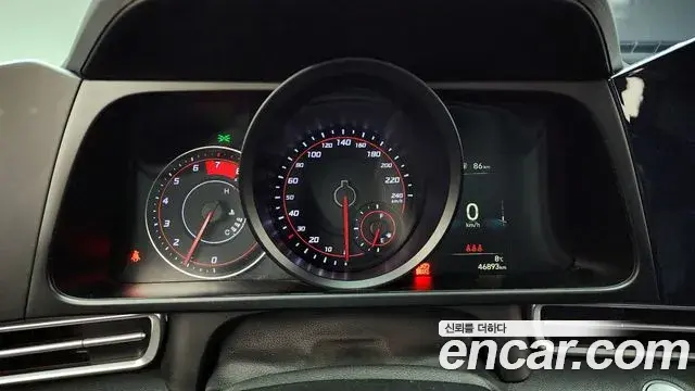 Hyundai The New Avante Hybrid 2020 — Photo 15/20