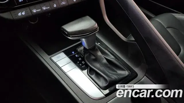 Hyundai The New Avante Hybrid 2020 — Photo 16/20