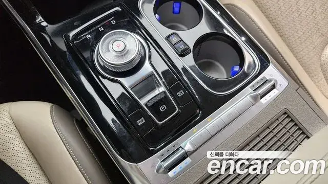 Kia Carnival 2021 — ფოტო 12/20