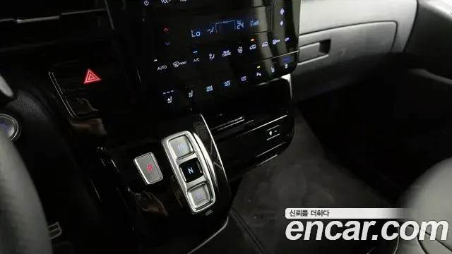 Hyundai Staria 2022 — Photo 14/20
