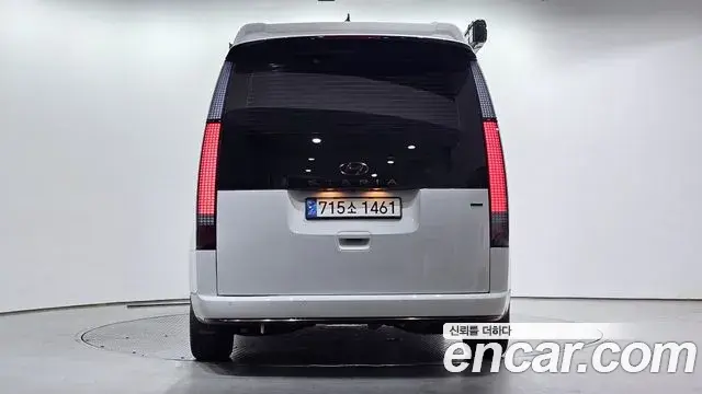 Hyundai Staria 2022 — ფოტო 7/20