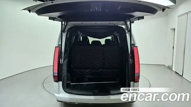Hyundai Staria 2022 — ფოტო 3/20