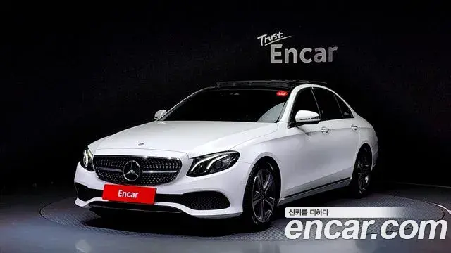 Mercedes-Benz E-Class 2018 — Şəkil 19/20