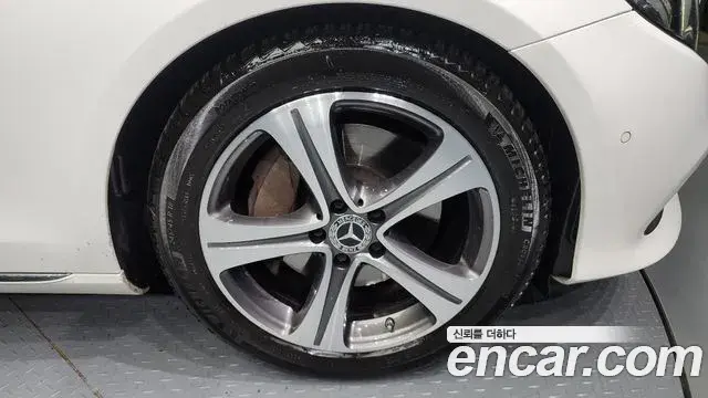 Mercedes-Benz E-Class 2018 — Şəkil 8/20