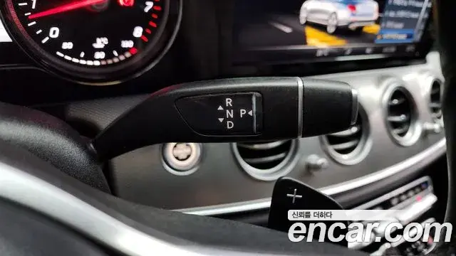 Mercedes-Benz E-Class 2018 — Şəkil 13/20