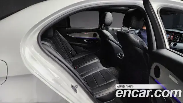 Mercedes-Benz E-Class 2018 — Şəkil 18/20