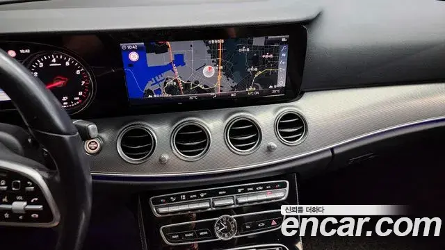 Mercedes-Benz E-Class 2018 — Şəkil 17/20