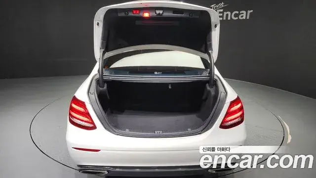 Mercedes-Benz E-Class 2018 — Şəkil 6/20