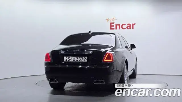 Rolls-Royce Ghost 2020 — ფოტო 13/20