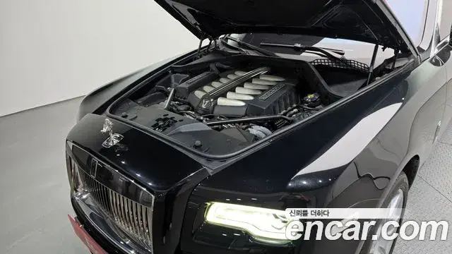 Rolls-Royce Ghost 2020 — ფოტო 14/20