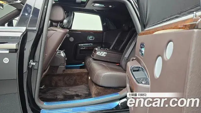 Rolls-Royce Ghost 2020 — ფოტო 16/20