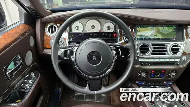 Rolls-Royce Ghost 2020 — ფოტო 15/20