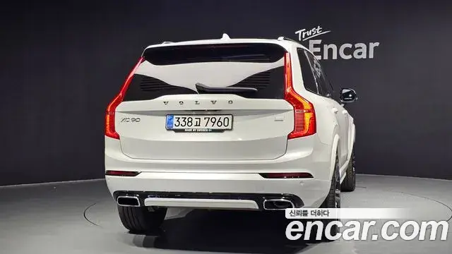 Volvo XC90 2020 — ფოტო 19/20