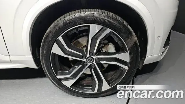 Volvo XC90 2020 — ფოტო 15/20