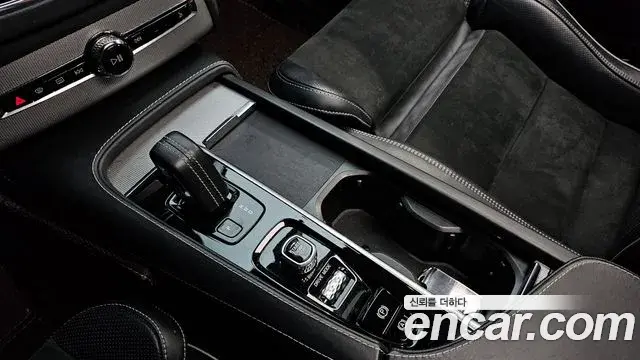 Volvo XC90 2020 — ფოტო 10/20