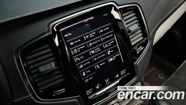 Volvo XC90 2020 — ფოტო 13/20