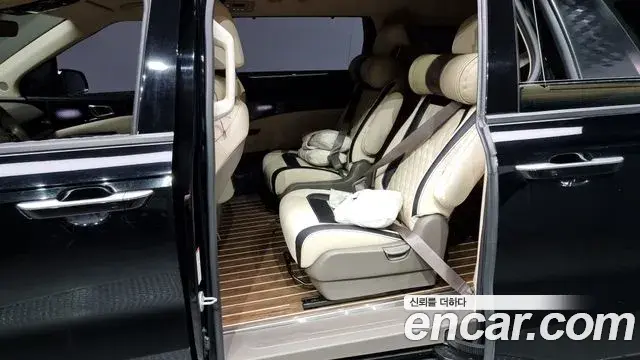 Kia Carnival 2021 — Şəkil 18/20