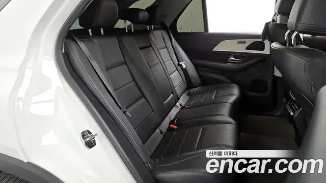 Mercedes-Benz GLE-Class 2019 — Şəkil 18/20