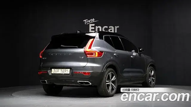 Volvo XC40 2019 — Şəkil 19/20