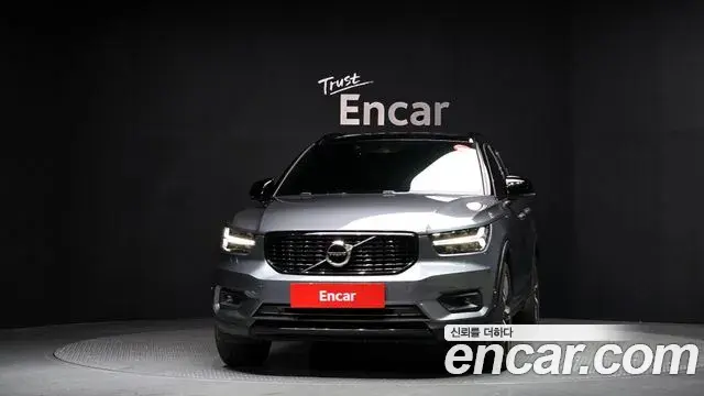 Volvo XC40 2019 — Şəkil 15/20