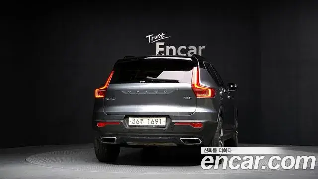 Volvo XC40 2019 — Şəkil 8/20