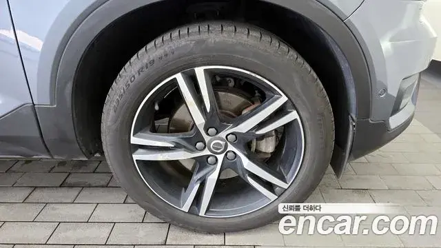 Volvo XC40 2019 — Şəkil 3/20