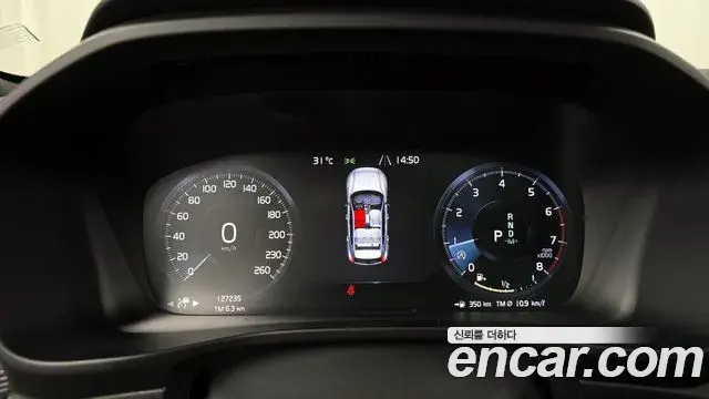 Volvo XC40 2019 — Şəkil 13/20
