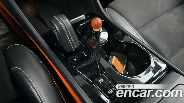Volvo XC40 2019 — Şəkil 9/20
