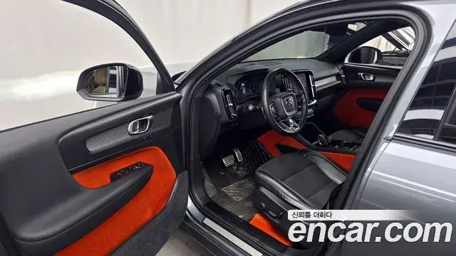 Volvo XC40 2019 — Şəkil 11/20