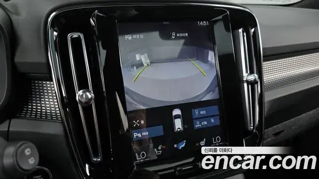 Volvo XC40 2019 — Şəkil 12/20