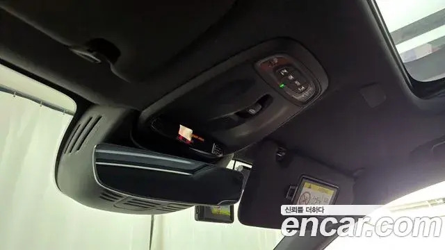 Volvo XC40 2019 — Şəkil 14/20