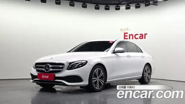 Mercedes-Benz E-Class 2020 — Photo 8/20