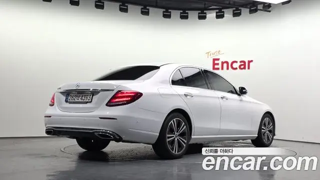 Mercedes-Benz E-Class 2020 — Photo 3/20