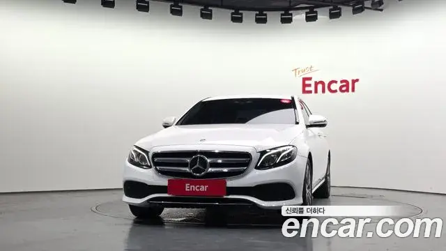Mercedes-Benz E-Class 2020 — Photo 15/20