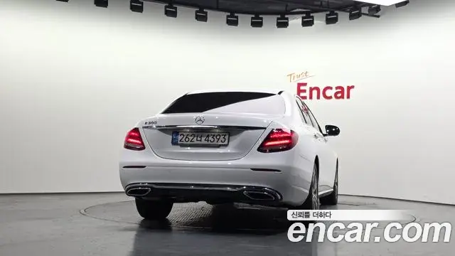 Mercedes-Benz E-Class 2020 — Photo 6/20