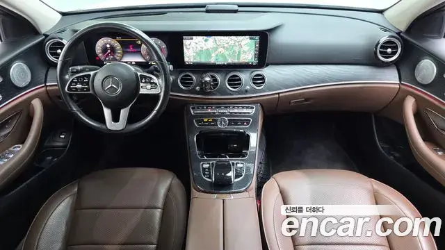 Mercedes-Benz E-Class 2020 — Photo 9/20