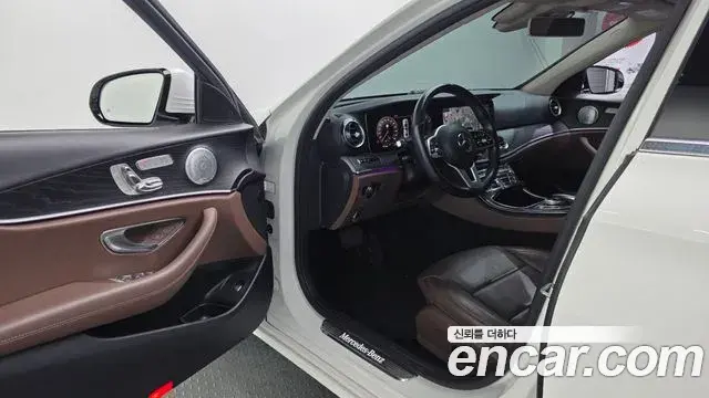 Mercedes-Benz E-Class 2020 — Photo 20/20