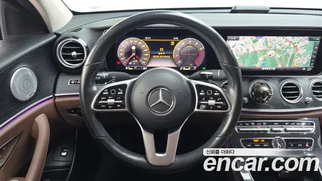 Mercedes-Benz E-Class 2020 — Photo 18/20