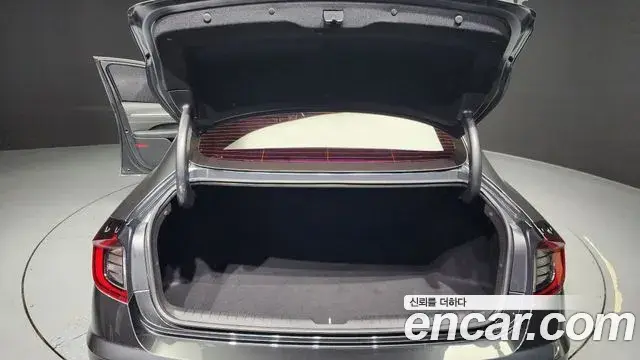 Hyundai Sonata Hybrid 2021 — ფოტო 19/20