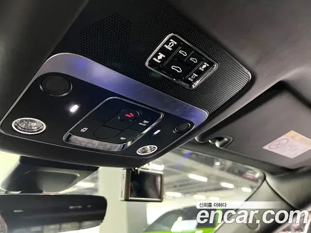 Bentley Flying Spur 2020 — ფოტო 13/20