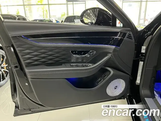 Bentley Flying Spur 2020 — ფოტო 8/20