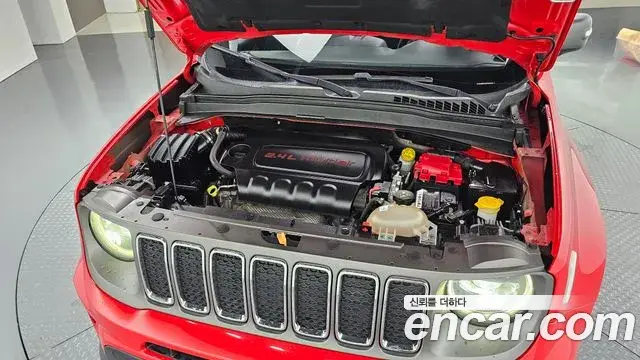 Jeep Renegade 2021 — ფოტო 19/20