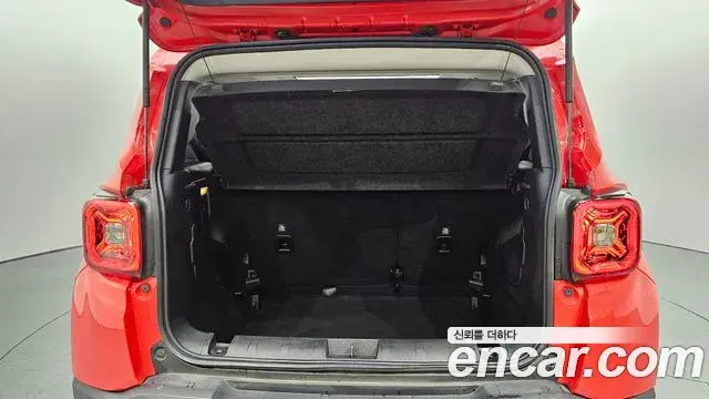Jeep Renegade 2021 — ფოტო 17/20